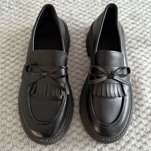 Women Black Kiltie Tassel Loafers with Bow Detail